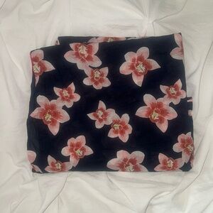 Acacia Pareo in Isle used once.